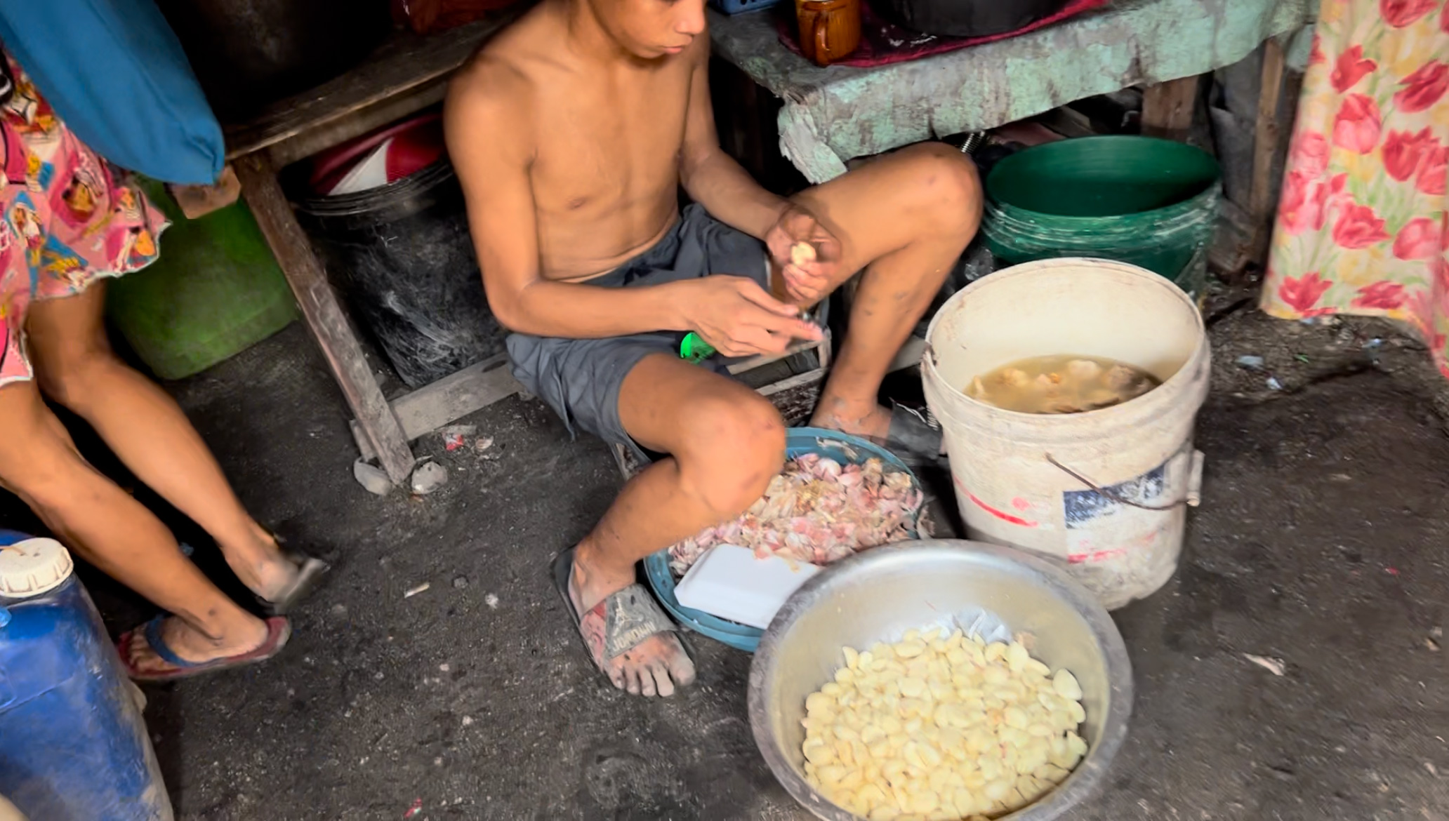 Peeling garlic